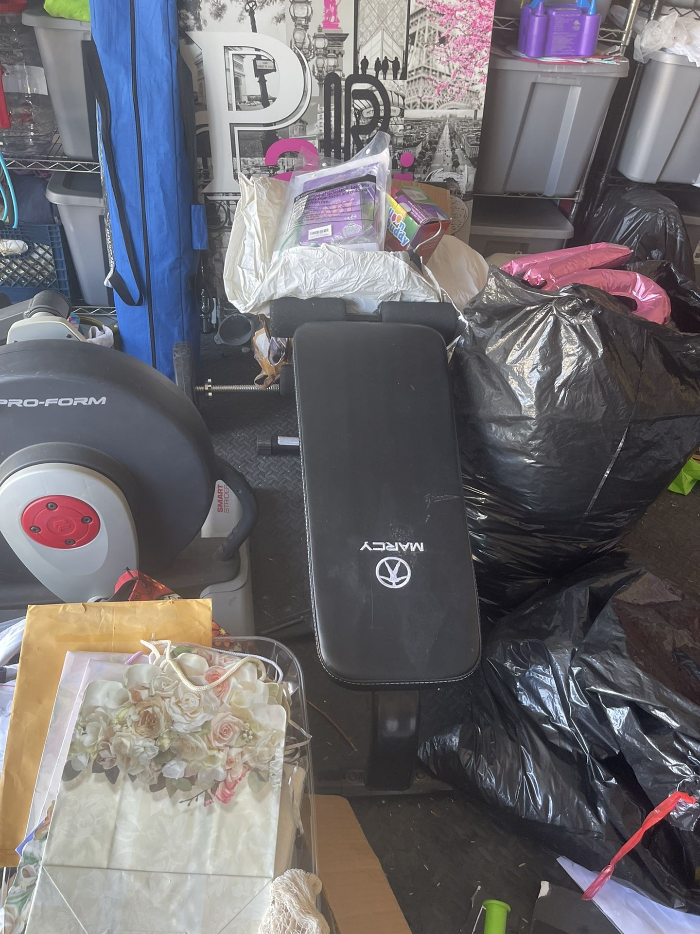 Marcy Bench And new bar w/2 weight 20 Pounds