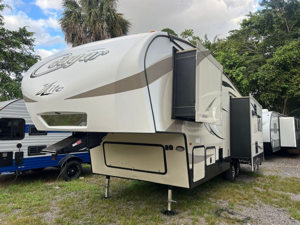 2017 COUGAR LITE 30FT