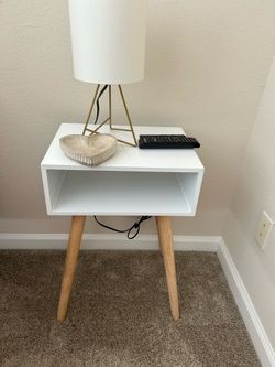 WHITE MODERN NIGHT STAND