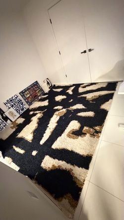 Crate & Barrel Mette 8x10 Wool Area Rug – Black & Cream