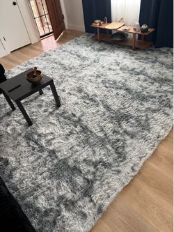 Extra Large 14x10 Luxury Shag Rug – Soft, Modern Gray/White – Like New