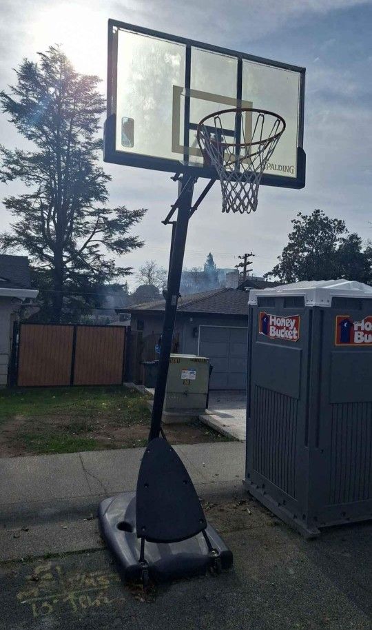 Spalding Basketball Hoop for Sale in Fair Oaks, CA OfferUp