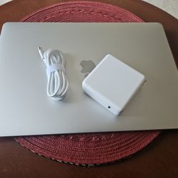 Apple Macbook Pro i7 16gb Ram 2.6ghz 256gb SSD Drive 2.6ghz 15" Screen w/Touchbar 2019
