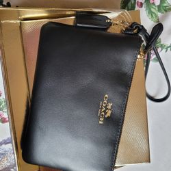 NWT Leather COACH Wristlet