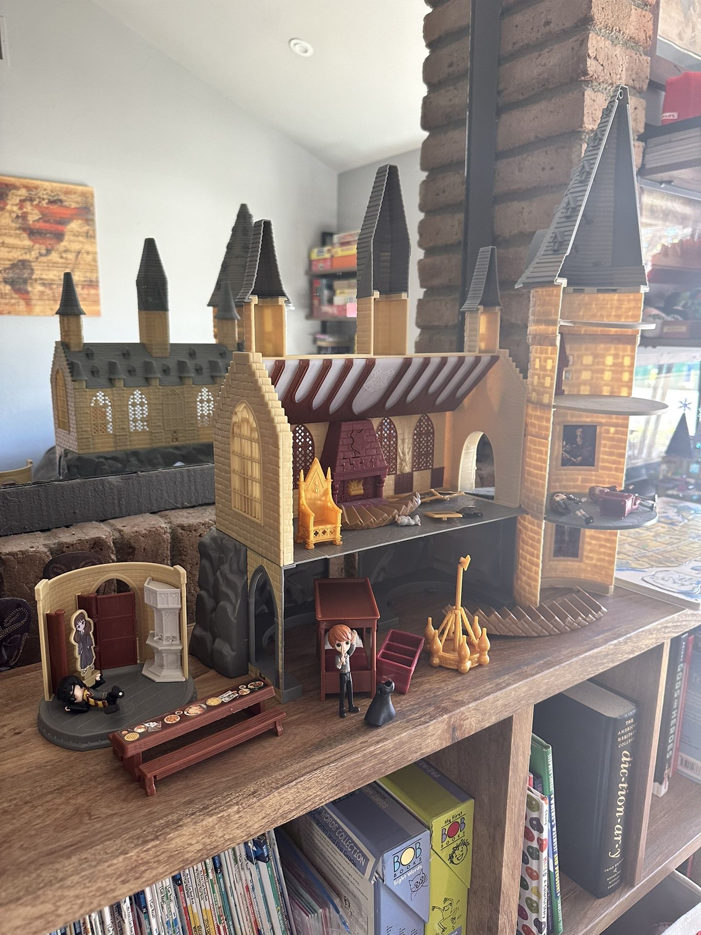 This doll house makes me think of the Shrieking shack from harry potter  with better furnishings or a hau…