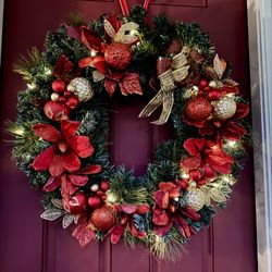 Lighted Christmas wreath 28”