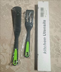 Mini Brownie Serving Spatula / Bent Icing Spatula Heat-Resistant Flexible Non-Stick
