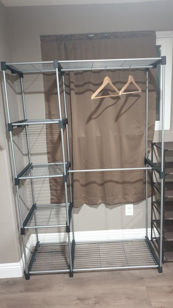 New  Closet, Shelves