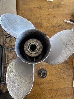 Stiletto Advantage 2 SS Prop 20317-O1417 Evinrude Johnson