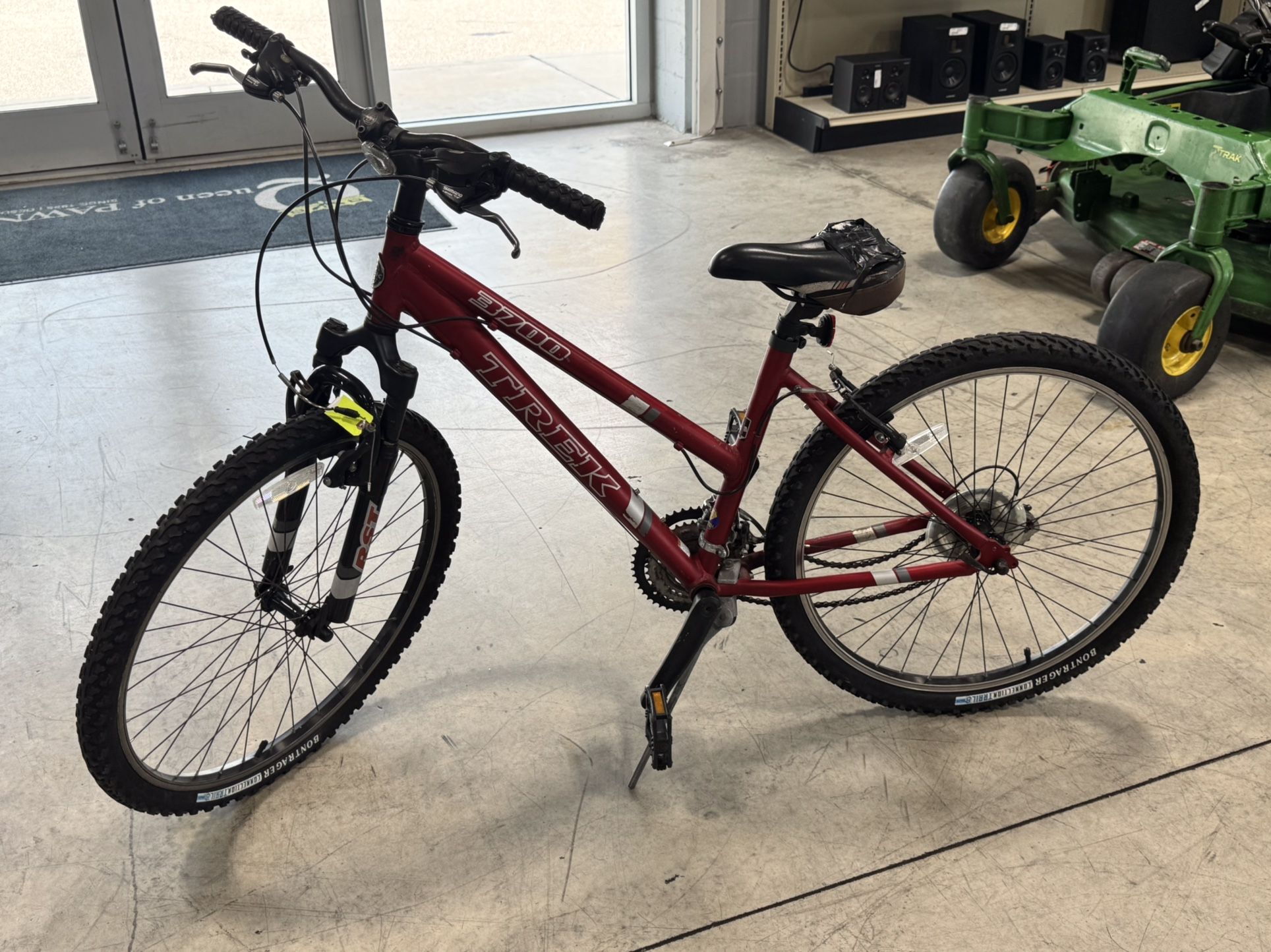 TREK 3700 Mountain Bike