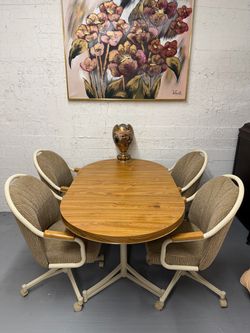 Round Dining Table with 4 Rolling Chairs