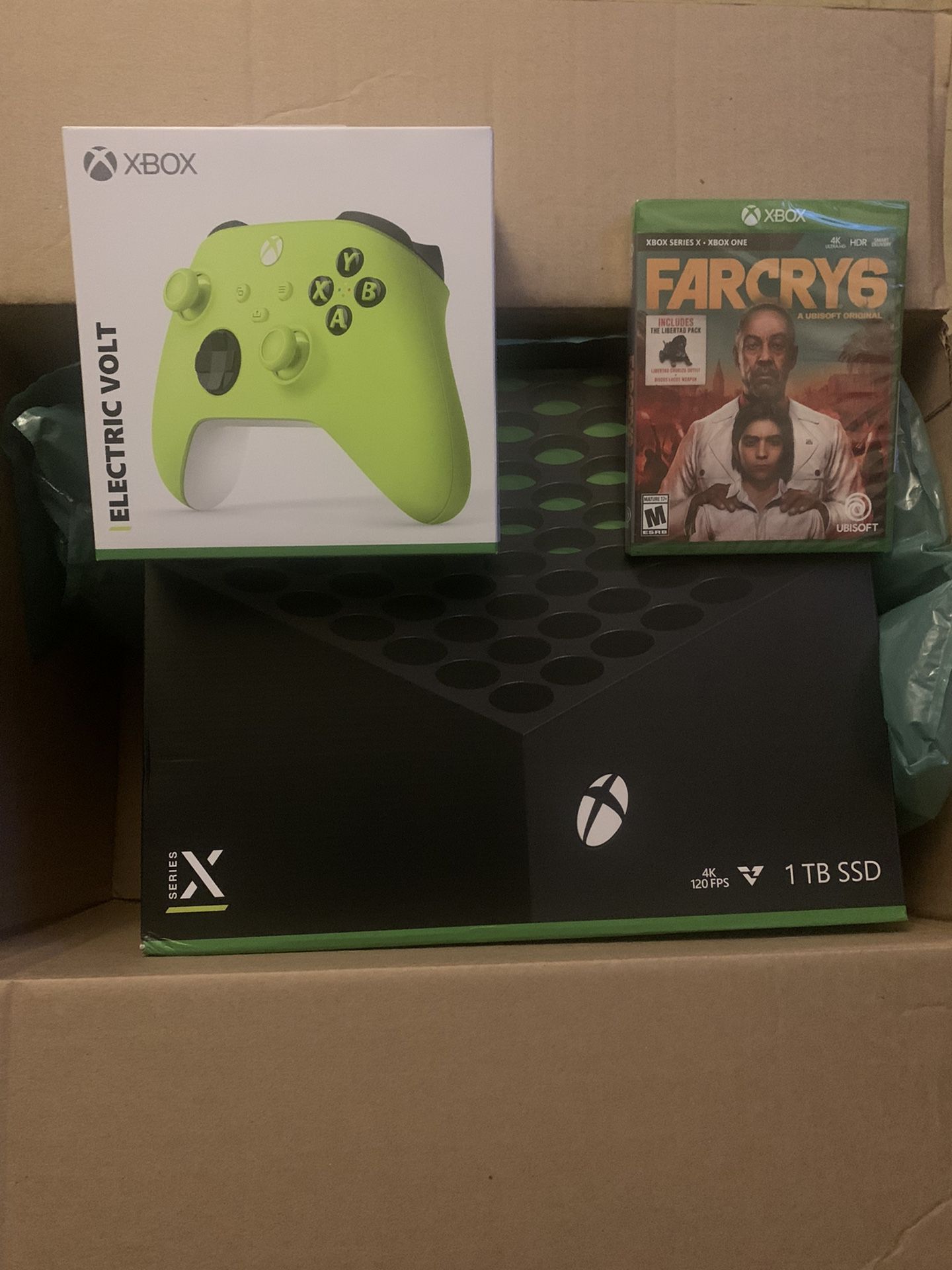 Xbox Series X & Far cry 6 & Extra Xbox Controller 