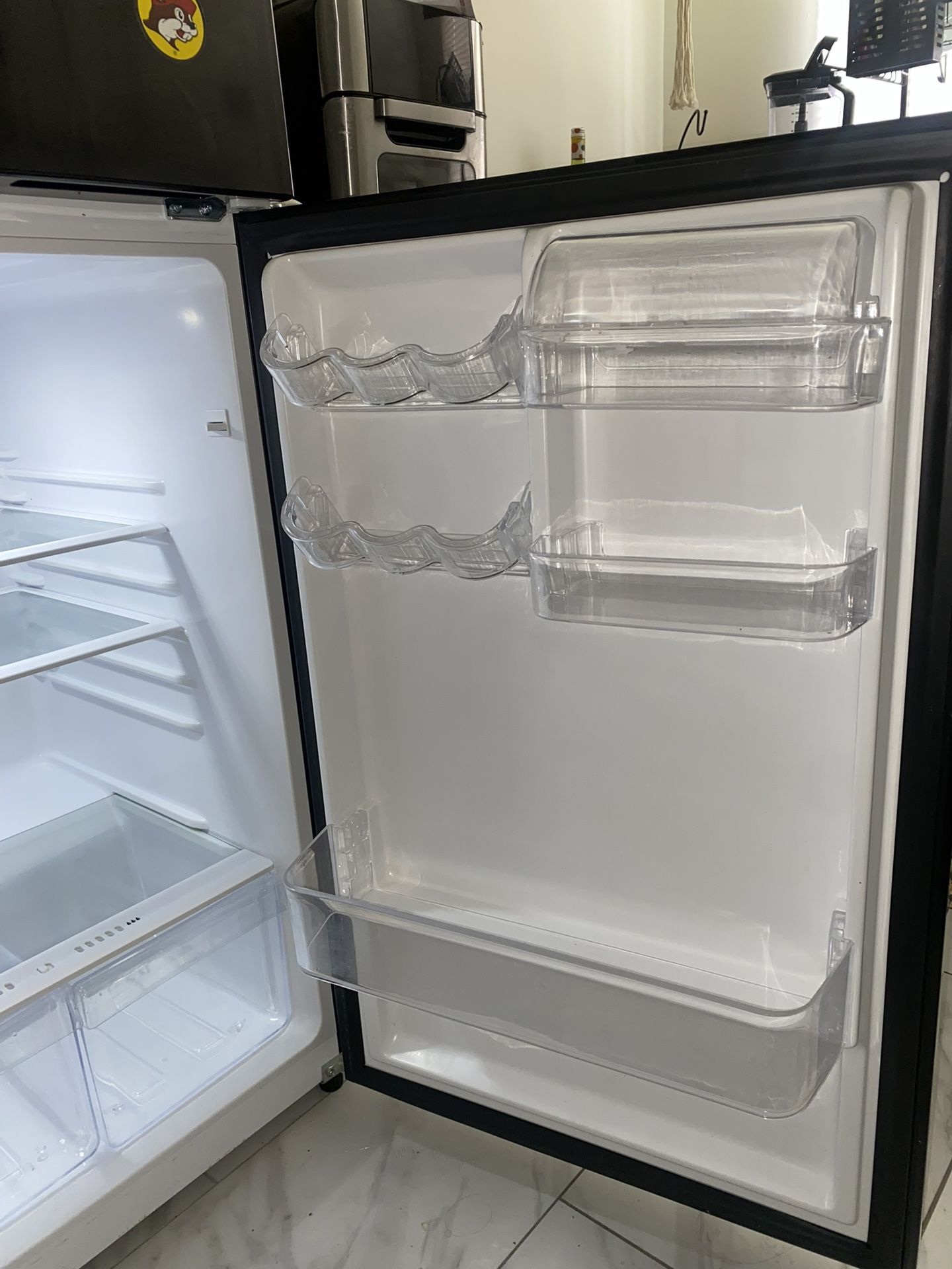 Magic Chef 10.1-cu. ft. Refrigerator with Top Freezer in Platinum Steel