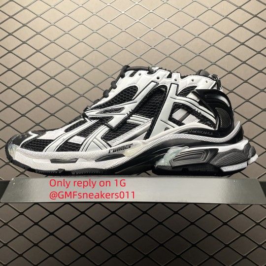 B.alenciaga Runner
