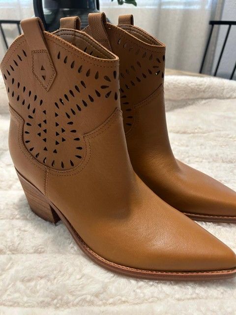 Boots MARC FISHER NEW #8