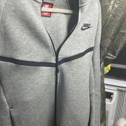I'm selling this Nike Teach