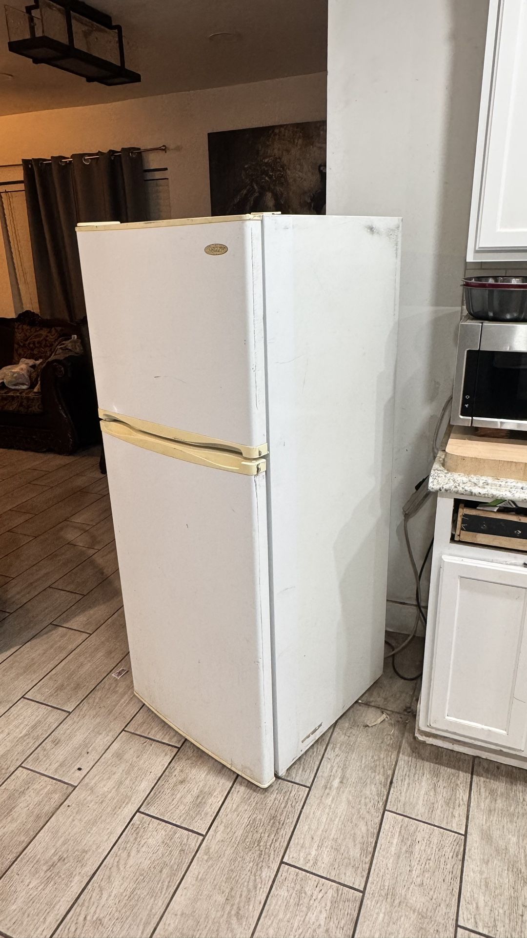 Small Fridge Damby
