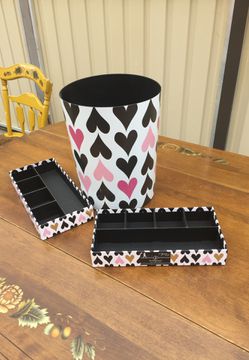 Nice trashcan with two matching organizing dividers for a beautiful desk or bedroom