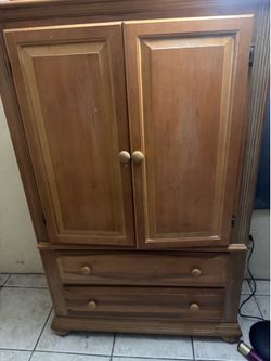 FREE WOODEN SHELF WARDROBE