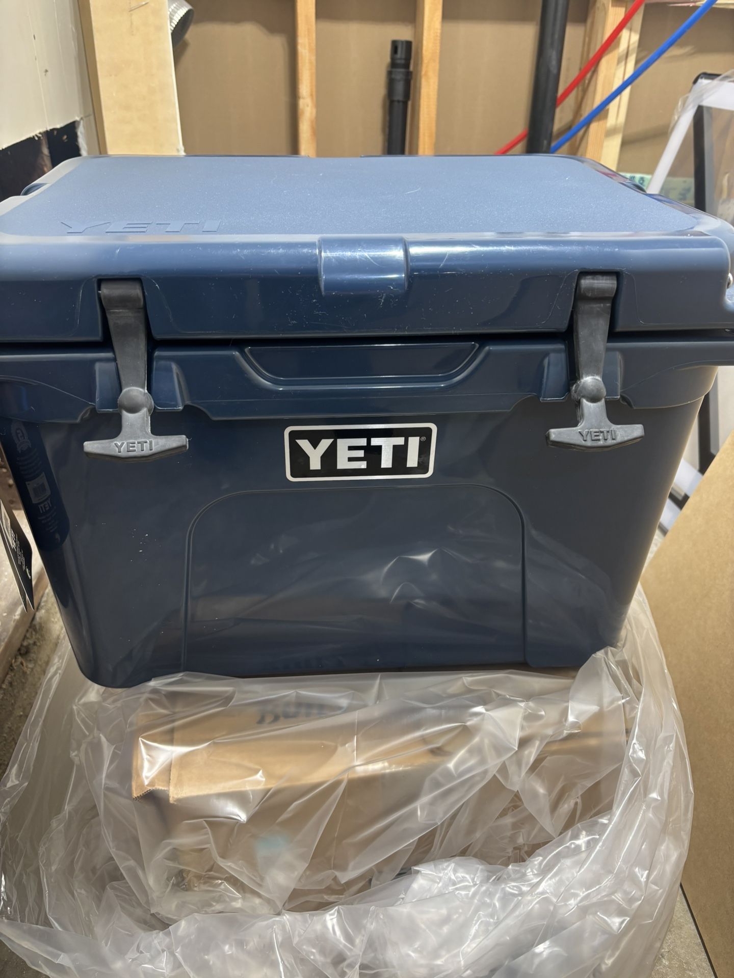 Brand new yeti cooler tundra 35