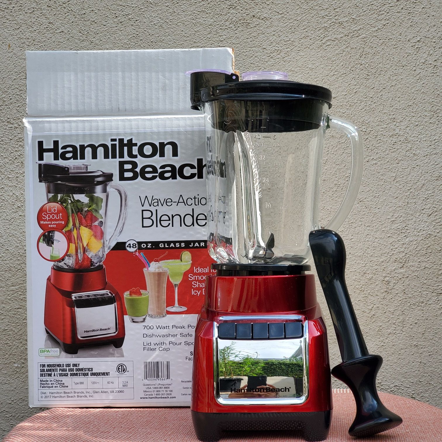 NEW HAMILTON BEACH WAVE- ACTION BLENDER WITH GLASS JAR