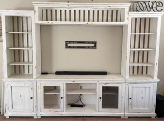 Entertainment center