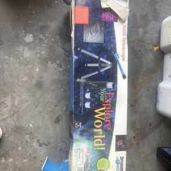 Vintage Discovery Channel Telescope 