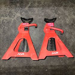 Jack stands