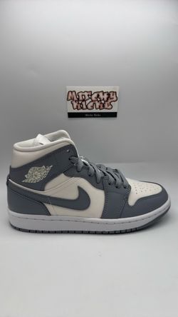 Jordan 1 Mid Stealth (Women’s) Sz. 7w