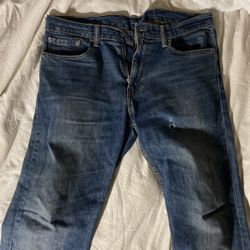 Men’s Levi Jeans Size 33 X 32