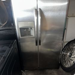 Frigidaire Refrigerator 