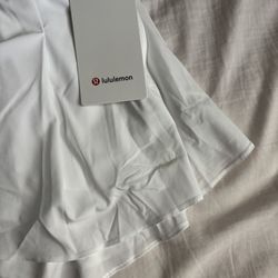 Lululemon Skirt (size 4)