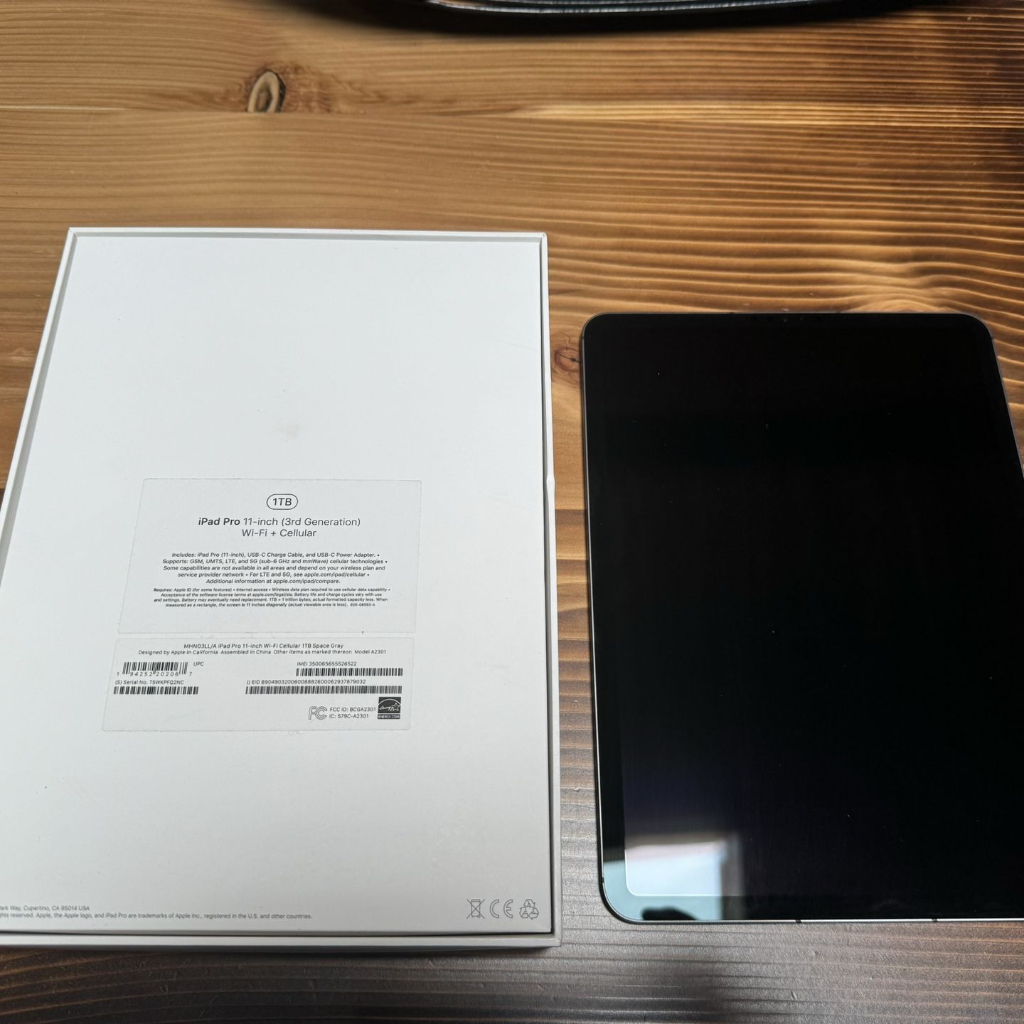 iPad Pro 11 M1 (2021 Model) Space Grey 1TB + extras