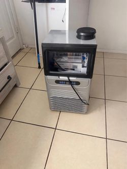 Zomagas Model SKF-AT36SFT — 80-90LBS per 24H, 28LBS bin, stainless commercial ice maker. "