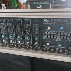Peavey  XR-600B Mixer/Amp With Speakers (2)