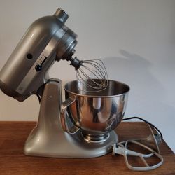 KitchenAid Stand Mixer- Barely Used (PENDING)