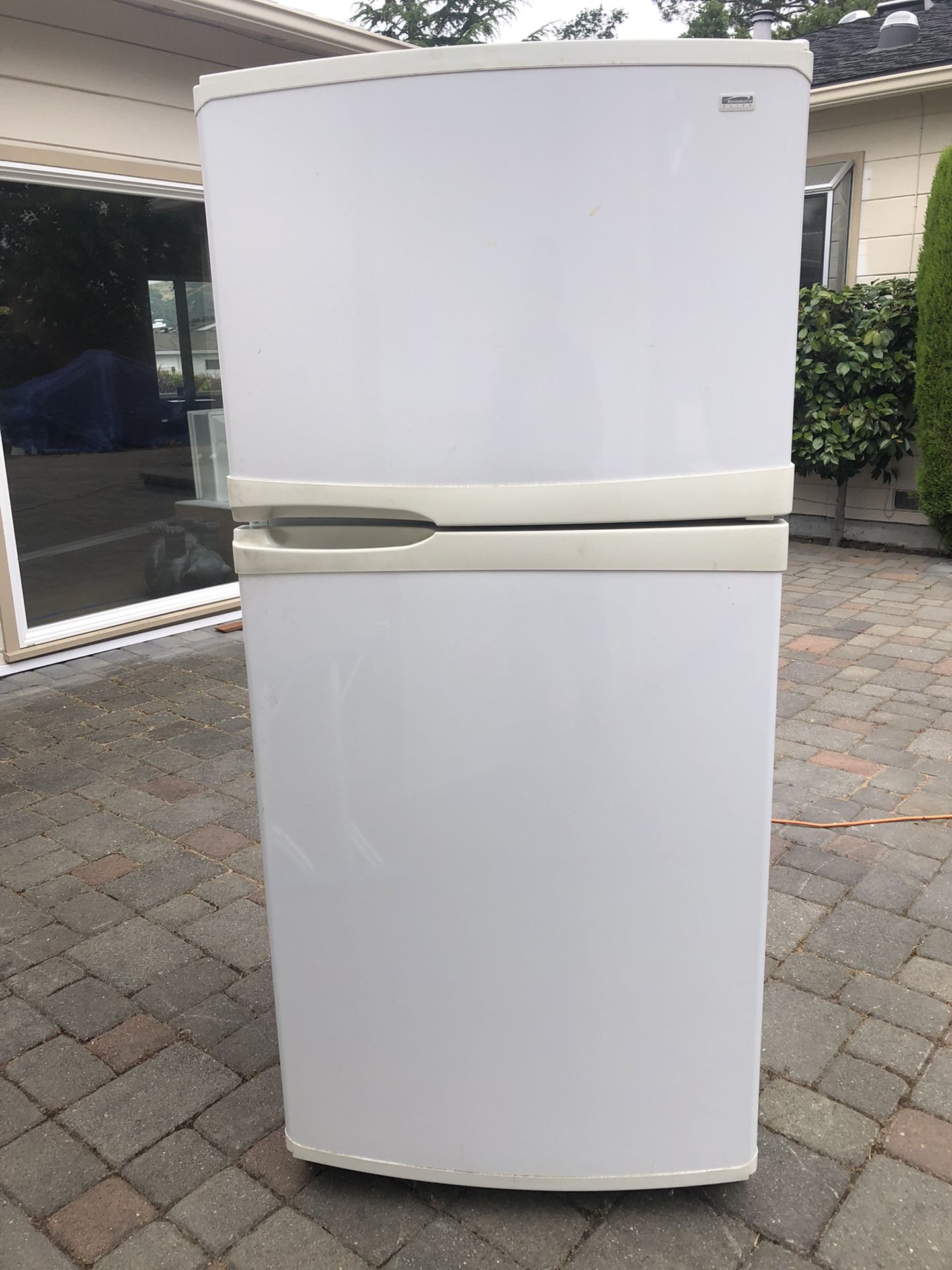 Kenmore Colspot Fridge In Good Condition Dimensions: 66 In Tall X 30 In W X 29.5 In D