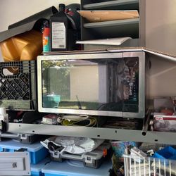 Magic Chef Microwave Barely Used