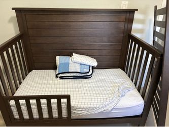 Crib  / Toddler bed
