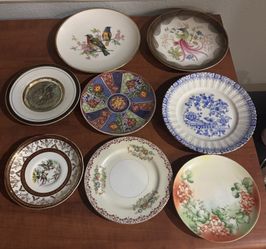 Vintage Set Of 8 Medium Plates