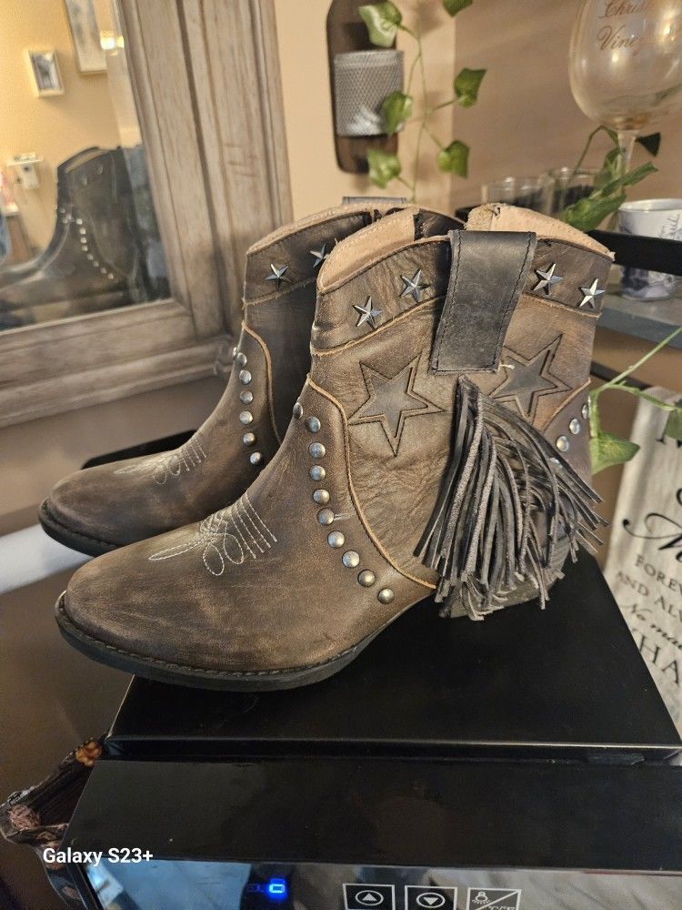 Circle G by Corral Women's Fringe And Stars Western Booties - Women's 10


