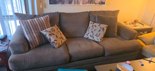Bigb brown choach and pillows