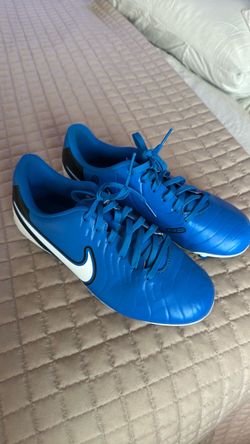 Soccer cleats 6Y