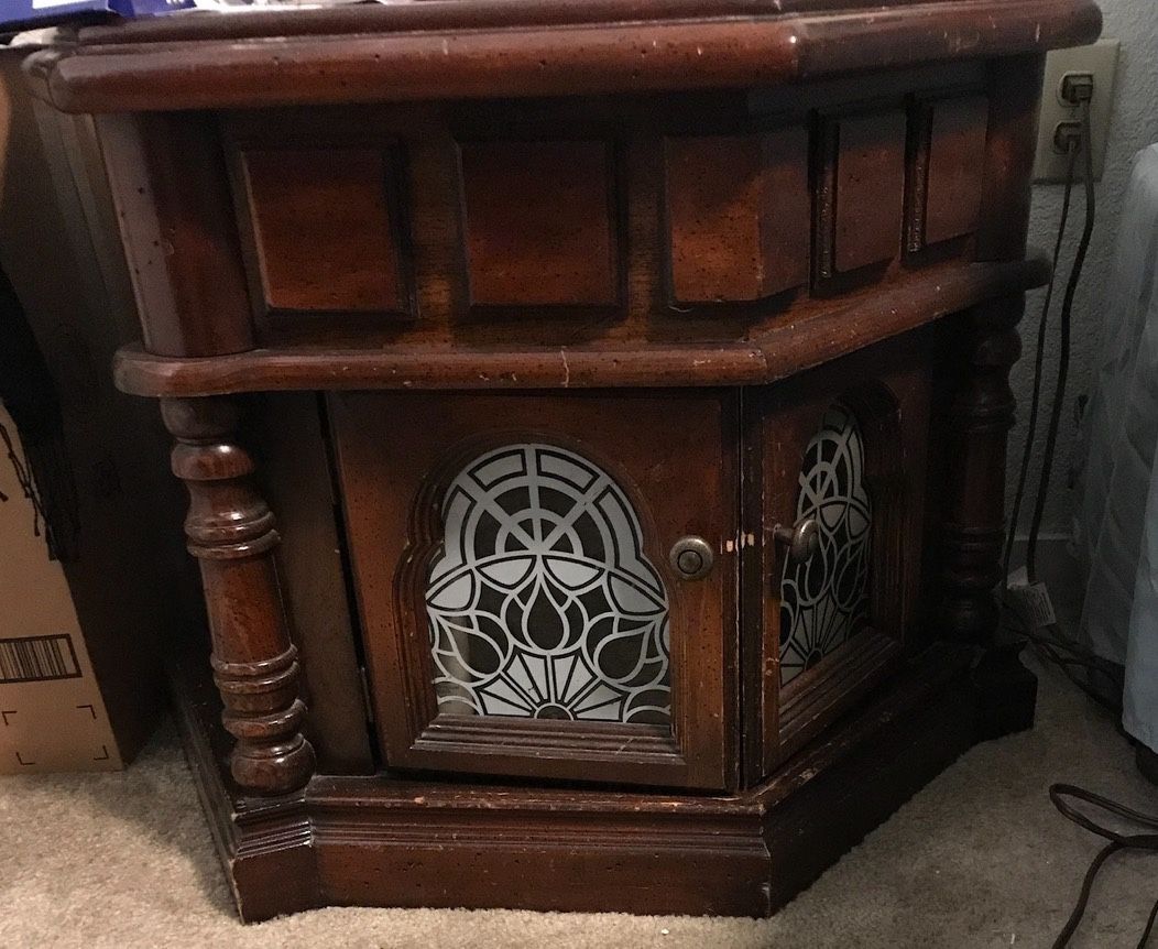 Cherry Wood End Table 