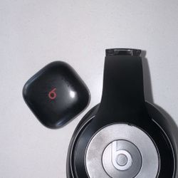 Black Studio Pro /Wireless Buds Beats By Dre Take Both For $90