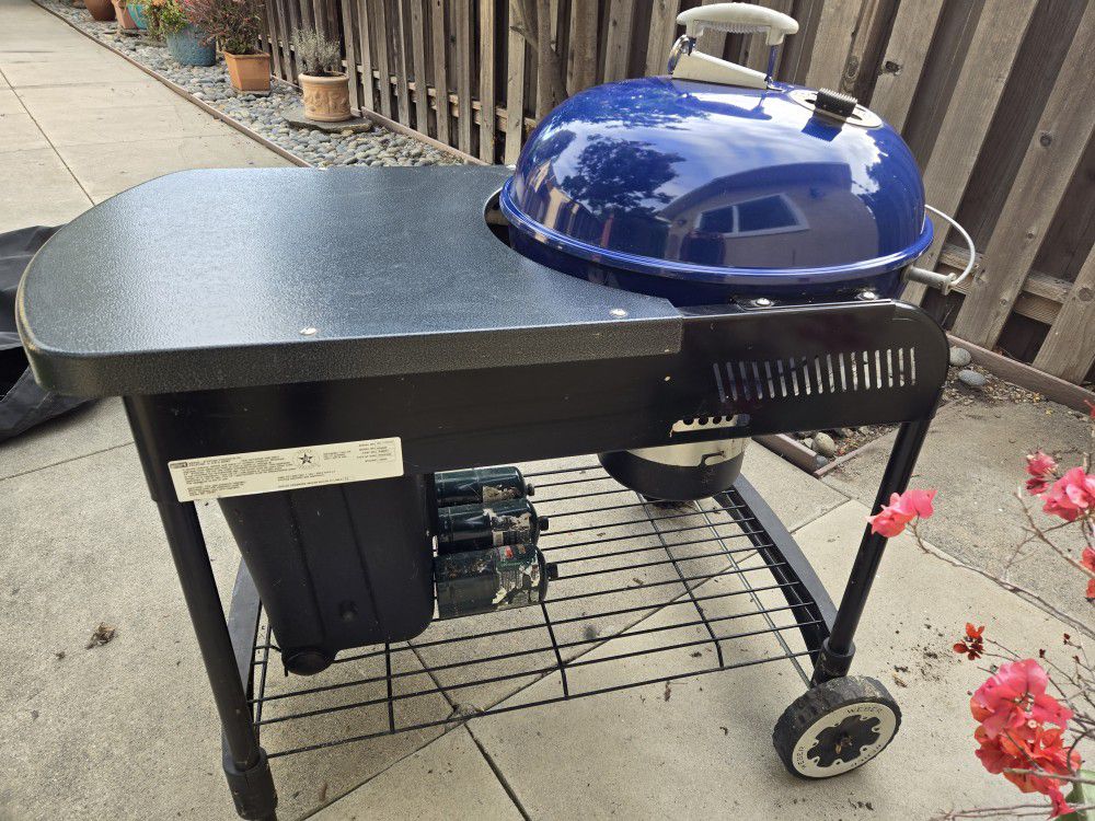 Weber 22" Performer Premium Charcoal Grill With Prep Table