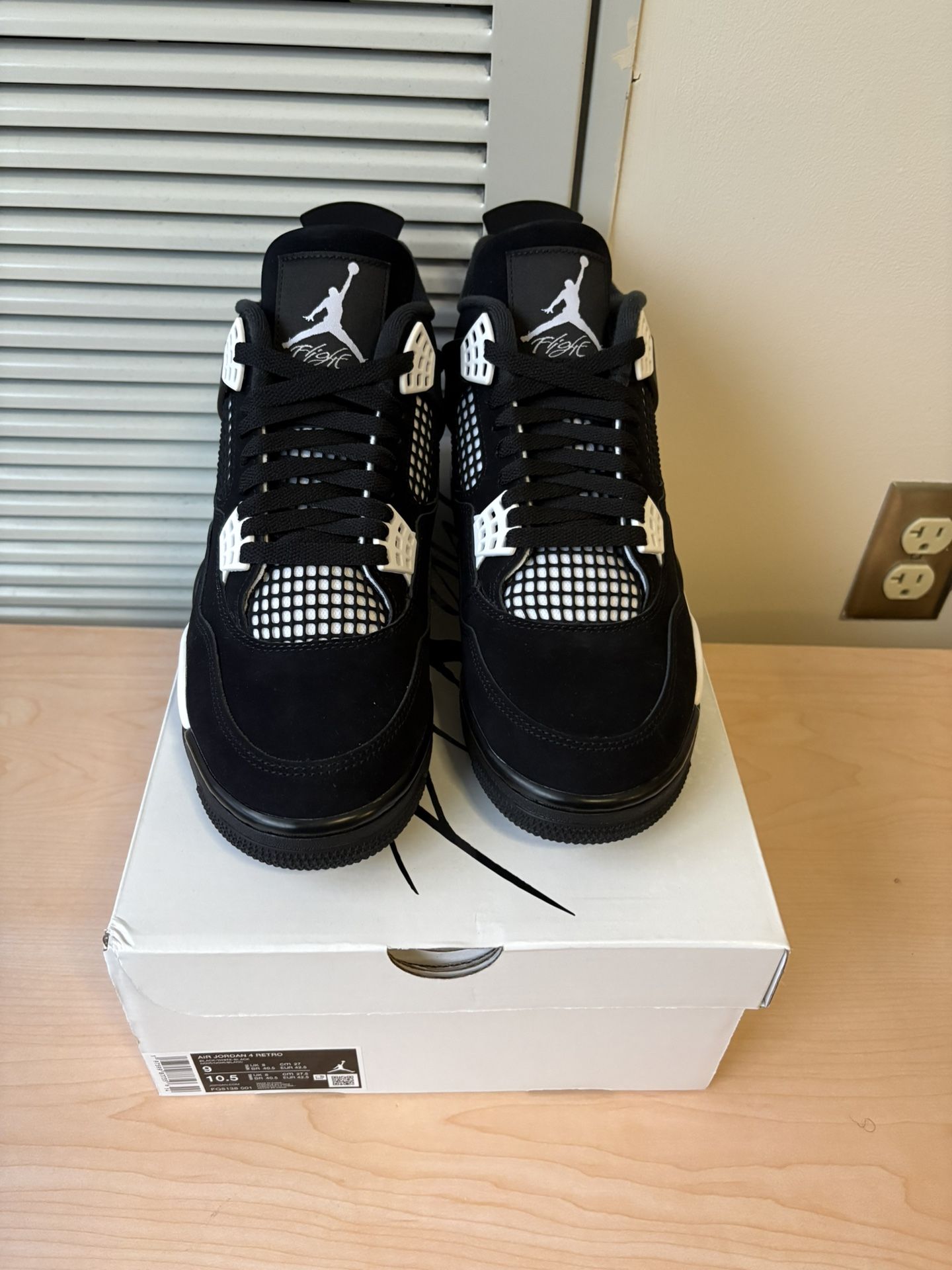 Air Jordan 4s White Thunder