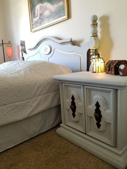 King/Queen Headboard with 2 Nightstands