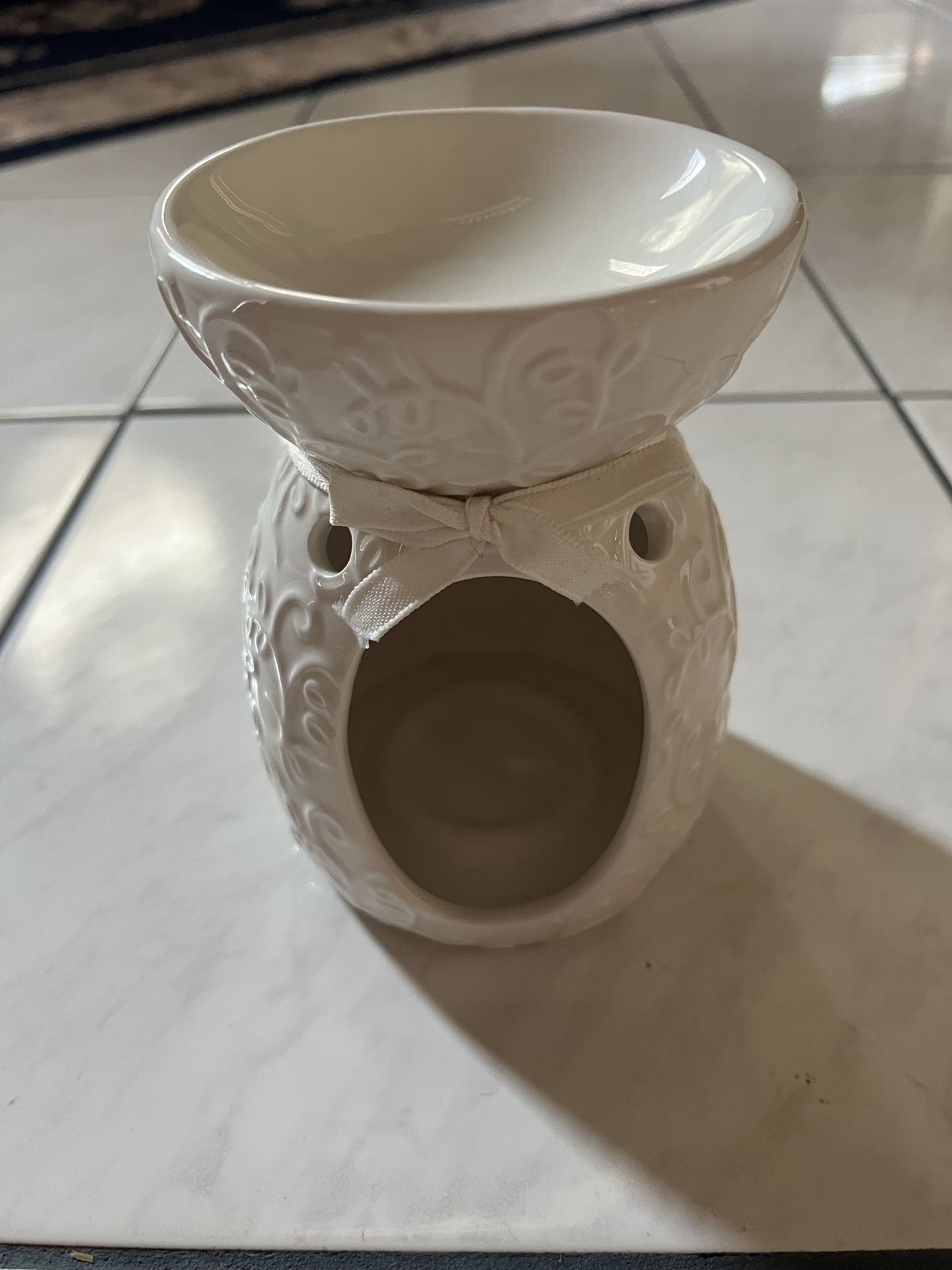 Brand New Hallmark Wax Warmer Diffuser with Tag
