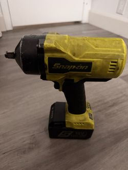 Snap-on 1/2 impact gun yellow color with 2 battery’s